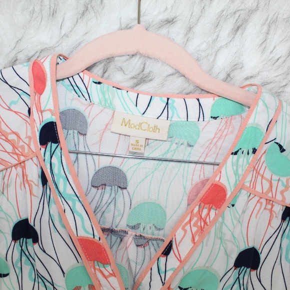 SOLD ModCloth Jelly Fish Front Button Top - Picture 4 of 8